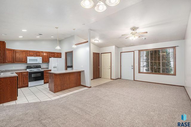 410 N 9th Ave Avenue, Brandon, SD 57005