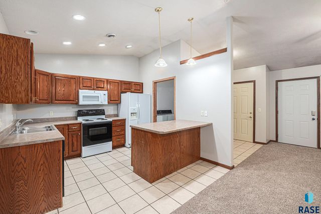 410 N 9th Ave Avenue, Brandon, SD 57005