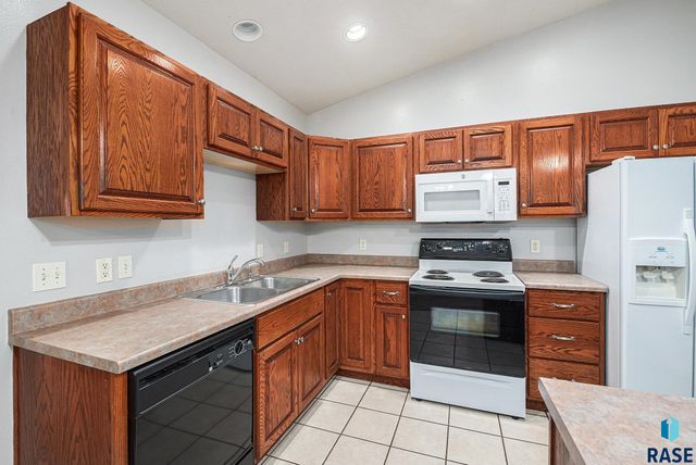 410 N 9th Ave Avenue, Brandon, SD 57005