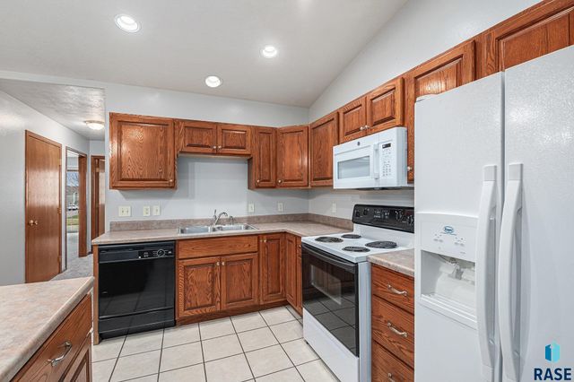 410 N 9th Ave Avenue, Brandon, SD 57005