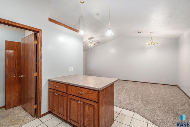 410 N 9th Ave Avenue, Brandon, SD 57005