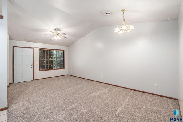 410 N 9th Ave Avenue, Brandon, SD 57005