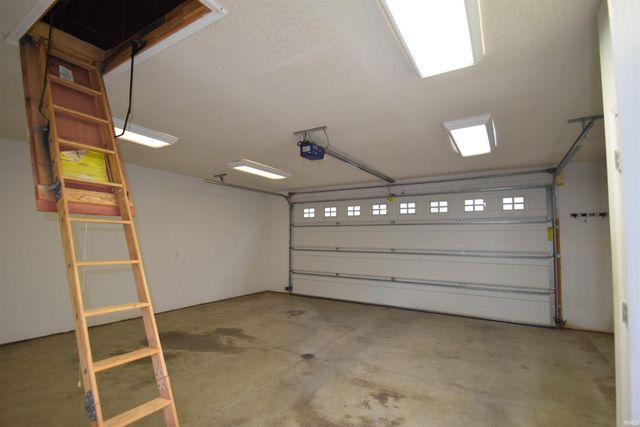 6592 E WACO DR, Syracuse, IN 46567