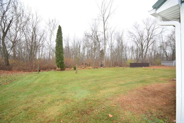 6592 E WACO DR, Syracuse, IN 46567