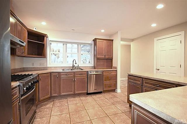 6592 E WACO DR, Syracuse, IN 46567