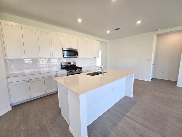 108 Brabham LOOP, Hutto, TX 78634