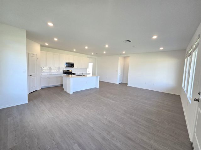 108 Brabham LOOP, Hutto, TX 78634