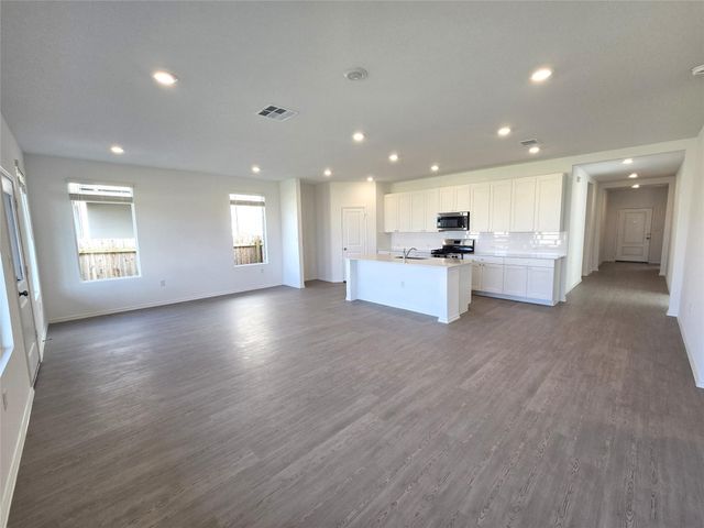 108 Brabham LOOP, Hutto, TX 78634