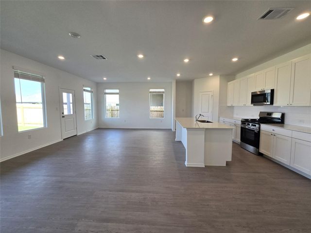 108 Brabham LOOP, Hutto, TX 78634