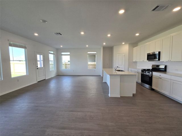 108 Brabham LOOP, Hutto, TX 78634