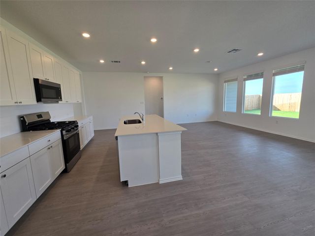 108 Brabham LOOP, Hutto, TX 78634
