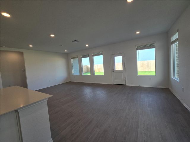 108 Brabham LOOP, Hutto, TX 78634