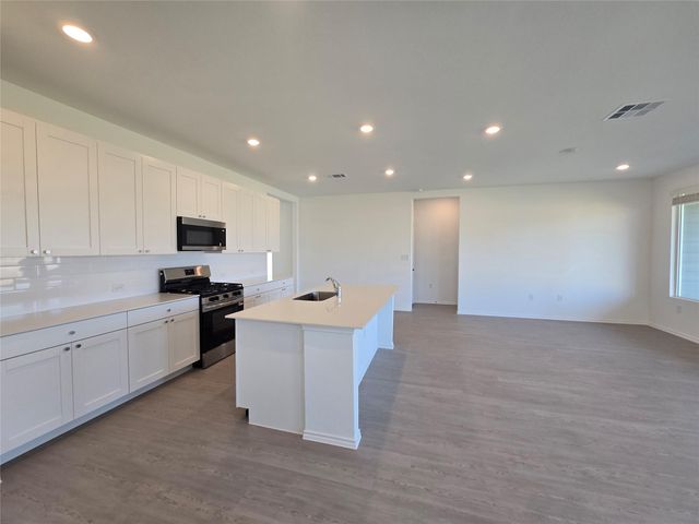 108 Brabham LOOP, Hutto, TX 78634