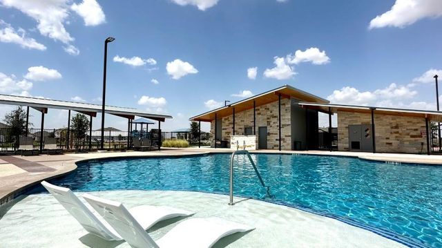 108 Brabham LOOP, Hutto, TX 78634