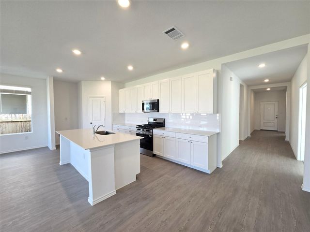 108 Brabham LOOP, Hutto, TX 78634