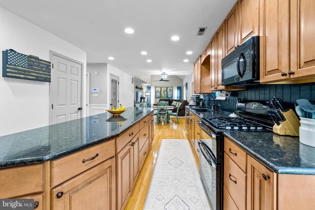 8 CHRISTOPHER DR, Marlton, NJ 08053