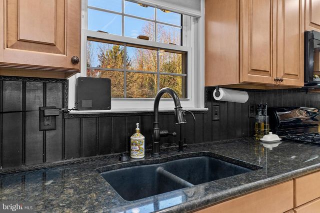 8 CHRISTOPHER DR, Marlton, NJ 08053