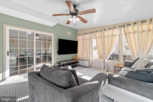 8 CHRISTOPHER DR, Marlton, NJ 08053