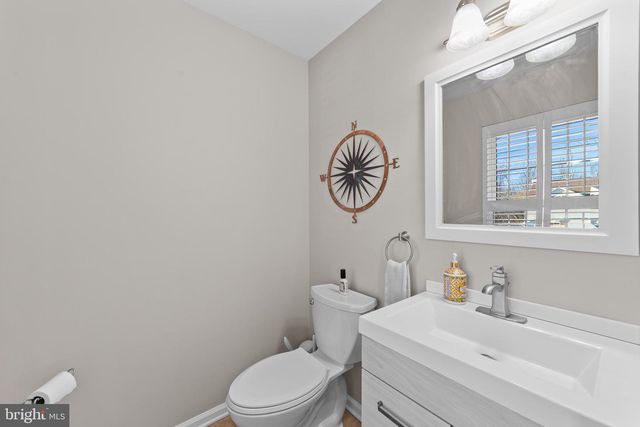 8 CHRISTOPHER DR, Marlton, NJ 08053