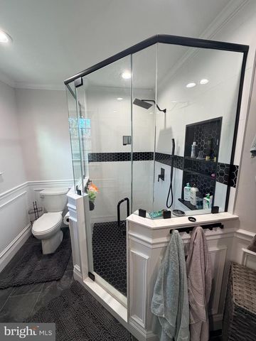 8 CHRISTOPHER DR, Marlton, NJ 08053