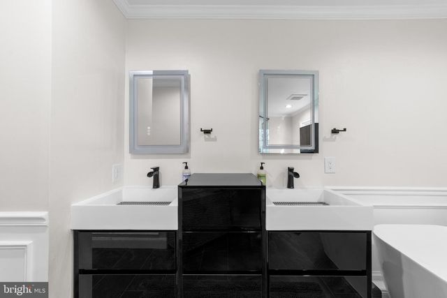 8 CHRISTOPHER DR, Marlton, NJ 08053