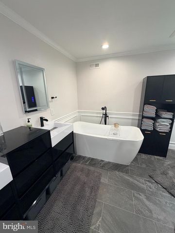 8 CHRISTOPHER DR, Marlton, NJ 08053