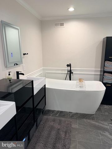 8 CHRISTOPHER DR, Marlton, NJ 08053