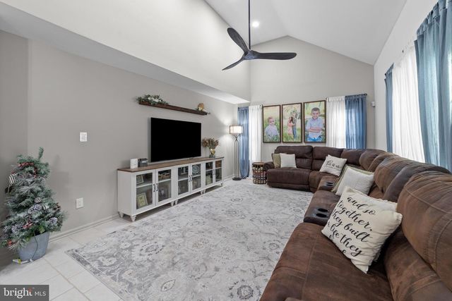 8 CHRISTOPHER DR, Marlton, NJ 08053