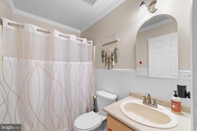 8 CHRISTOPHER DR, Marlton, NJ 08053