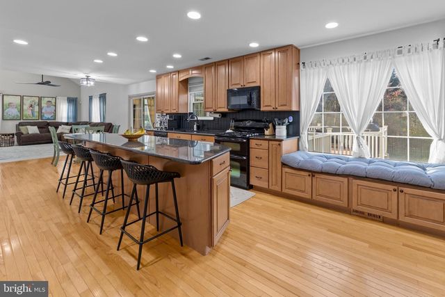 8 CHRISTOPHER DR, Marlton, NJ 08053