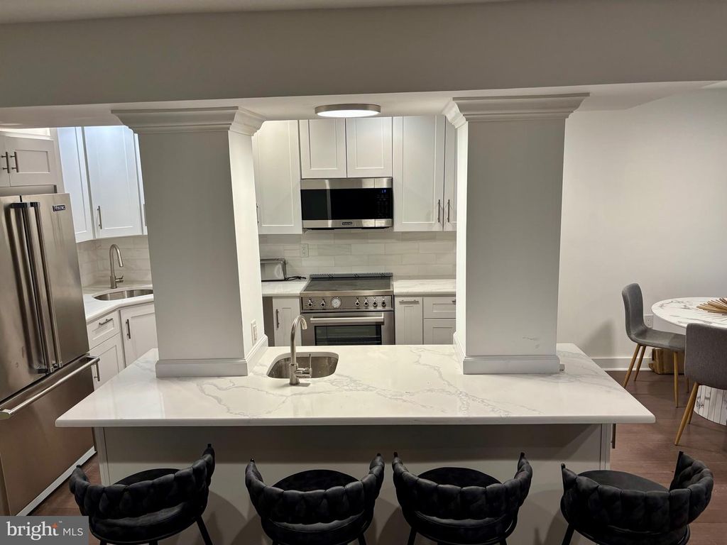 105 LOMBARD ST #B, Philadelphia, PA 19147