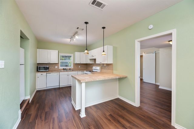 8823 San Benito Way, Dallas, TX 75218