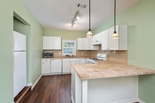 8823 San Benito Way, Dallas, TX 75218
