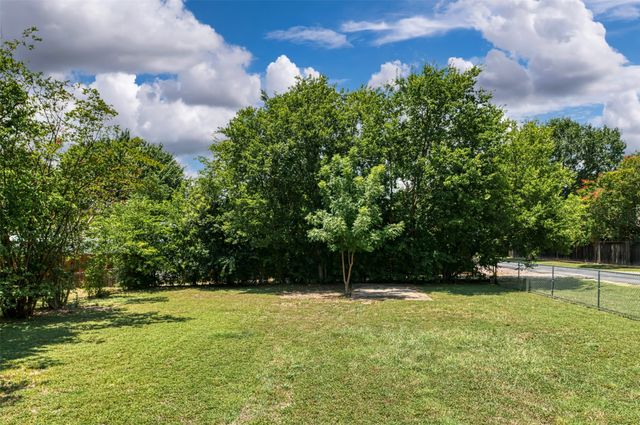 8823 San Benito Way, Dallas, TX 75218