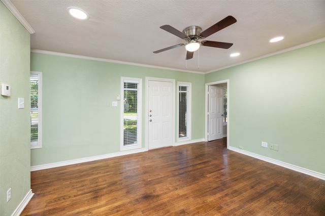 8823 San Benito Way, Dallas, TX 75218