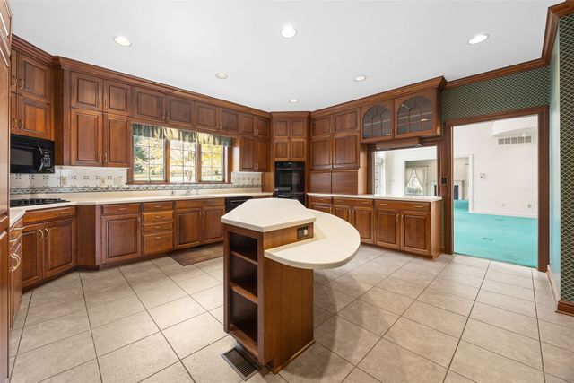 14 Oak Park Place NE, Iowa City, IA 52240