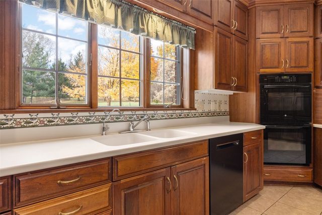 14 Oak Park Place NE, Iowa City, IA 52240