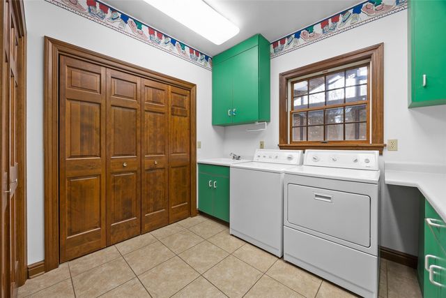 14 Oak Park Place NE, Iowa City, IA 52240