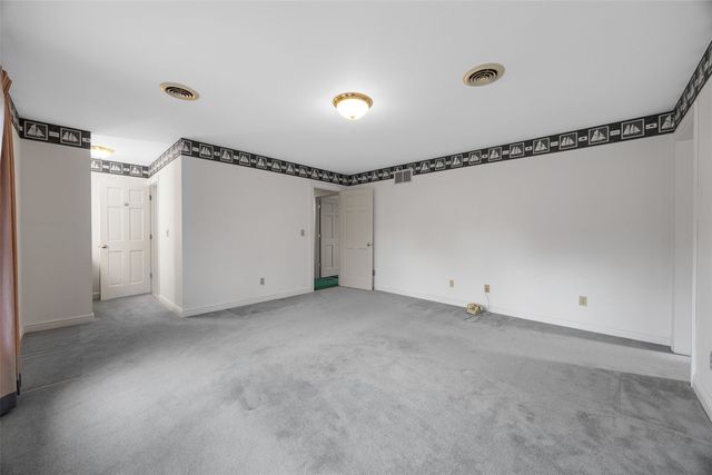 14 Oak Park Place NE, Iowa City, IA 52240