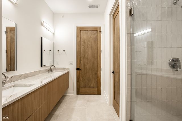 728 Pawnee Road 2N, Carmel, IN 46032