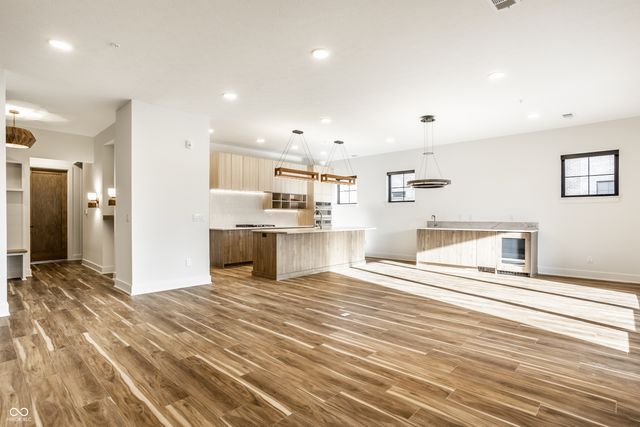 728 Pawnee Road 2N, Carmel, IN 46032