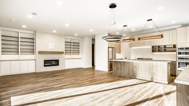 728 Pawnee Road 2N, Carmel, IN 46032