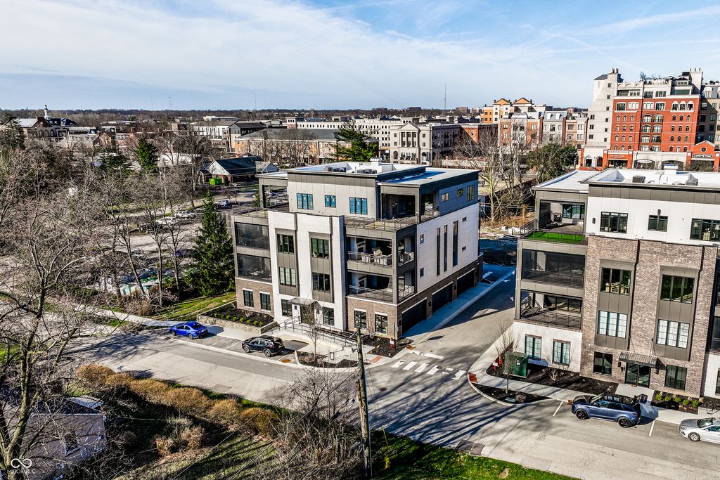 728 Pawnee Road 2N, Carmel, IN 46032