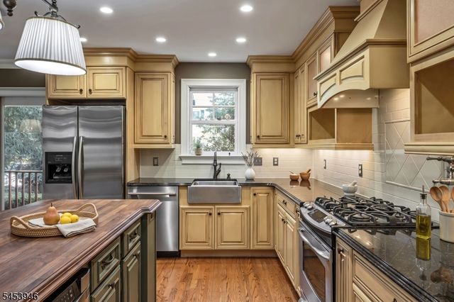 3 Aster Ter, Mendham Boro, NJ 07945