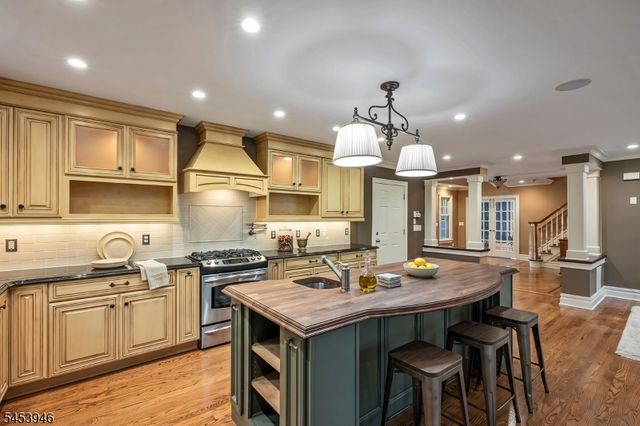 3 Aster Ter, Mendham Boro, NJ 07945