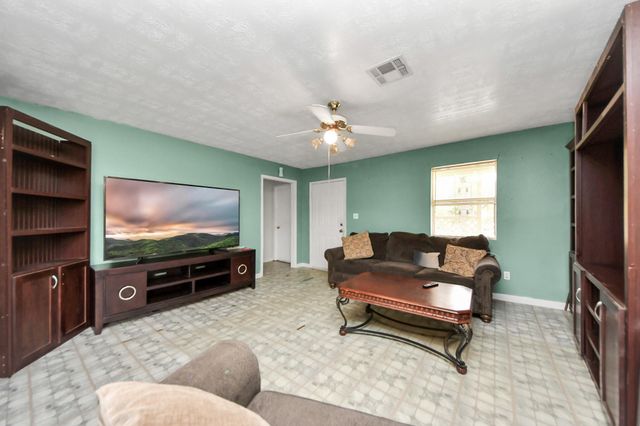 941 Devin Road, Cleveland, TX 77328