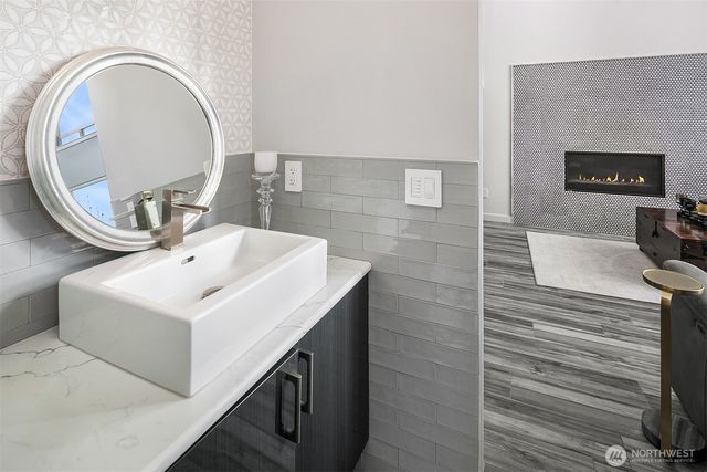 3828 W Lake Sammamish Parkway SE, Bellevue, WA 98008