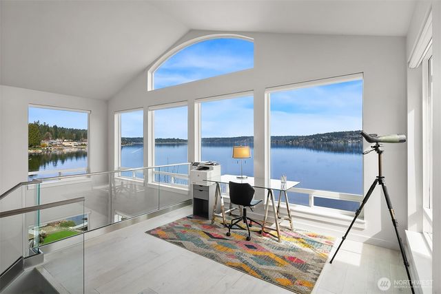 3828 W Lake Sammamish Parkway SE, Bellevue, WA 98008