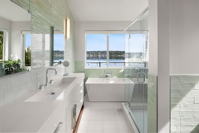 3828 W Lake Sammamish Parkway SE, Bellevue, WA 98008