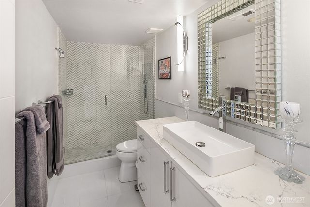 3828 W Lake Sammamish Parkway SE, Bellevue, WA 98008